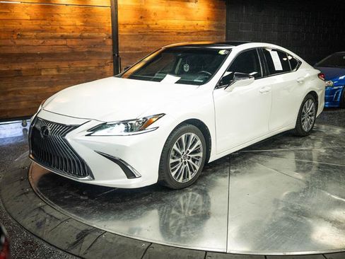 Used 2020 Lexus ES 350 w/ Premium Package FWD image 2