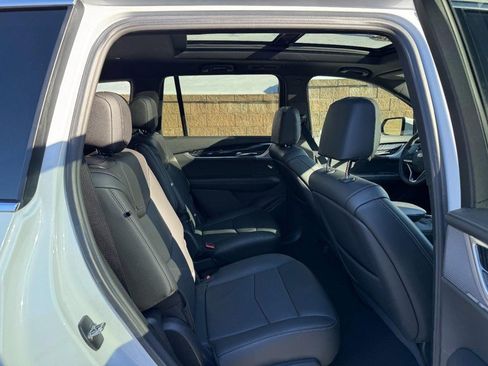 Used 2023 Cadillac XT6 Premium Luxury w/ Technology Package image 10