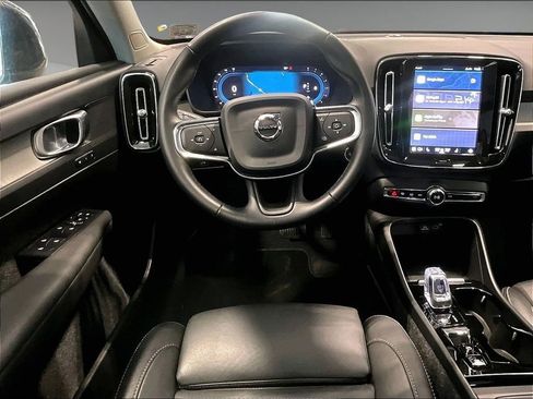 Used 2025 Volvo XC40 B5 Plus image 17