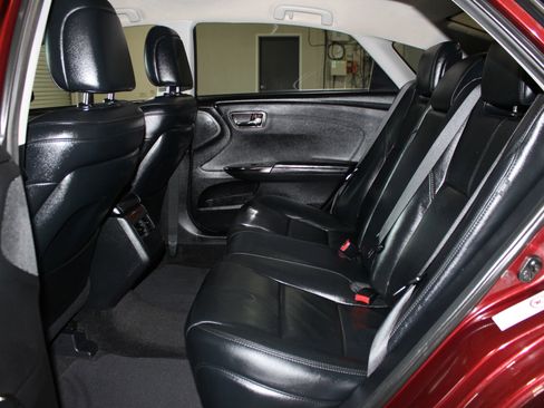 Used 2013 Toyota Avalon XLE FWD image 29