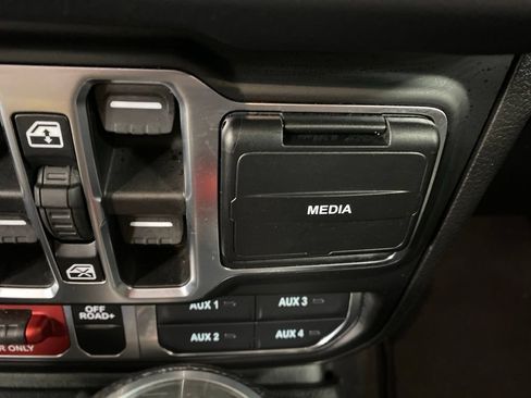 Used 2026 Jeep Gladiator Mojave AWD/4WD image 40