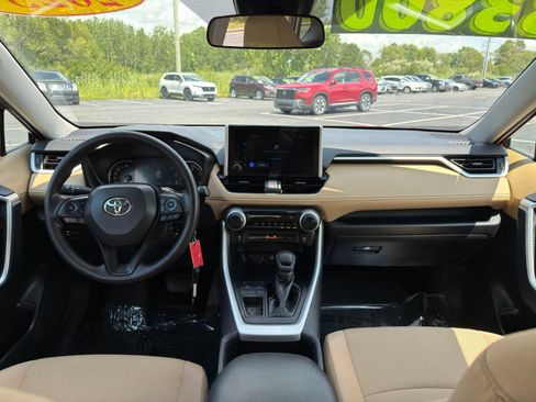Used 2025 Toyota RAV4 LE FWD image 28
