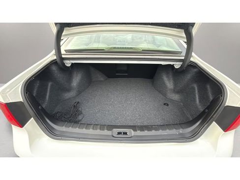 Used 2011 Buick Lucerne CXL FWD image 30