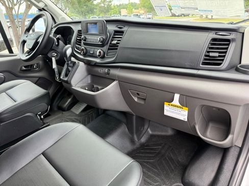 New 2025 Ford Transit 250 148 Medium Roof image 11