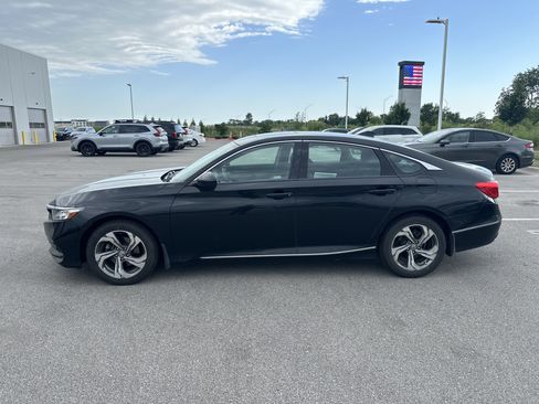 Used 2018 Honda Accord EX image 2