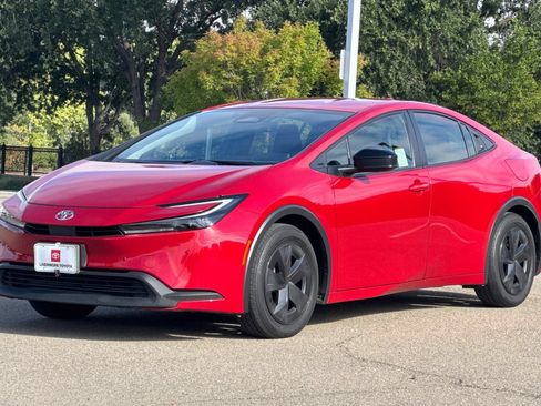 Used 2025 Toyota Prius LE FWD image 8