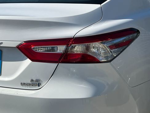 Used 2018 Toyota Camry LE image 26