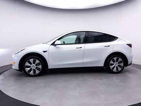 Used 2021 Tesla Model Y 2WD image 34