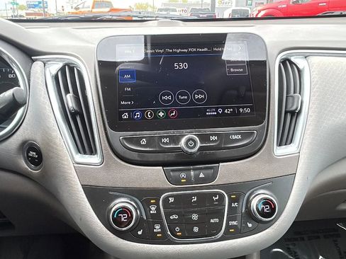 Used 2021 Chevrolet Malibu LT image 22