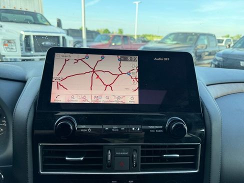 Used 2024 Nissan Armada SL w/ Captain's Chairs Package image 15