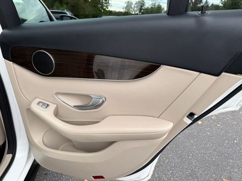 Used 2019 Mercedes-Benz GLC 300 4MATIC image 24