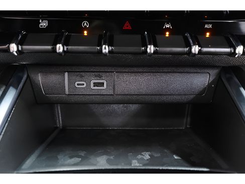 Used 2024 GMC Canyon AT4 w/ Technology Package AWD/4WD image 16