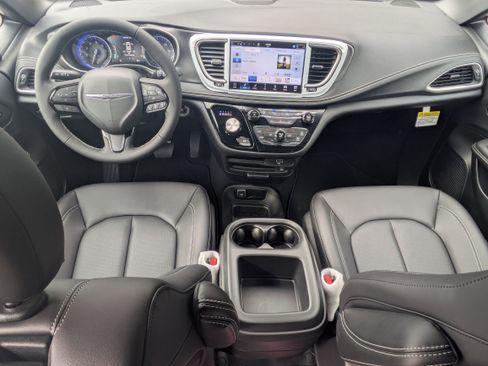 New 2026 Chrysler Pacifica Select image 15