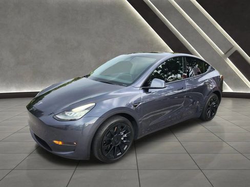 Used 2022 Tesla Model Y Long Range image 2