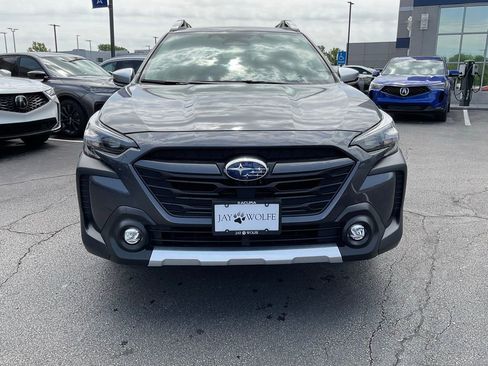 Used 2025 Subaru Outback Touring AWD/4WD image 2
