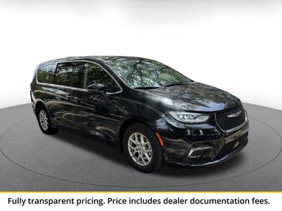 Used 2023 Chrysler Pacifica Touring-L