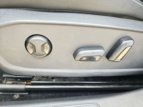 Used 2023 Volkswagen Jetta SE FWD image 23