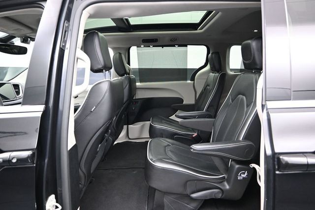 Certified 2024 Chrysler Pacifica Limited FWD image 21