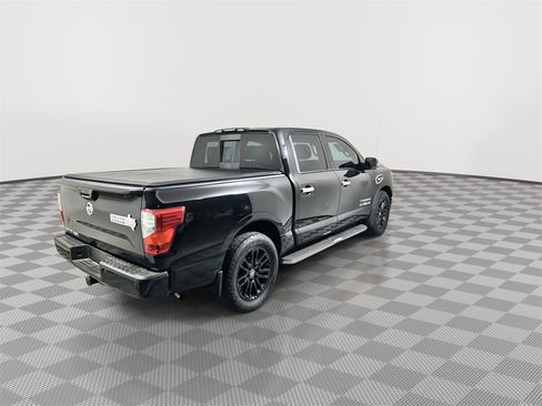 Used 2017 Nissan Titan SV image 8