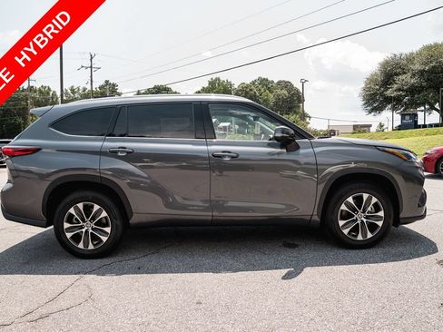 Used 2022 Toyota Highlander XLE FWD image 9