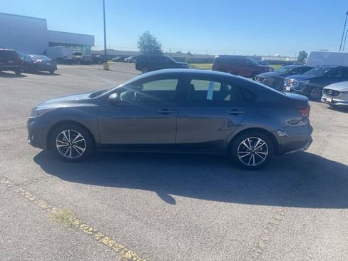 Used 2023 Kia Forte LXS image 3