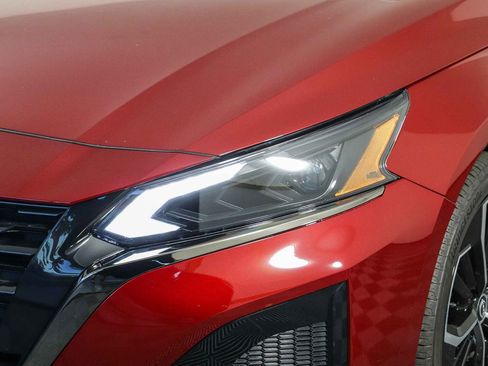 New 2025 Nissan Altima 2.5 SR image 4