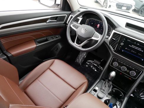 Certified 2023 Volkswagen Atlas SE w/ Panoramic Sunroof Package AWD/4WD image 9