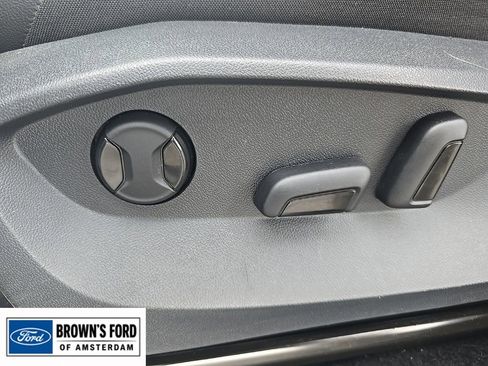 Used 2024 Volkswagen Tiguan SE AWD/4WD image 21
