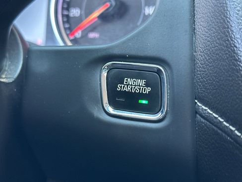 Used 2023 GMC Acadia SLT image 22