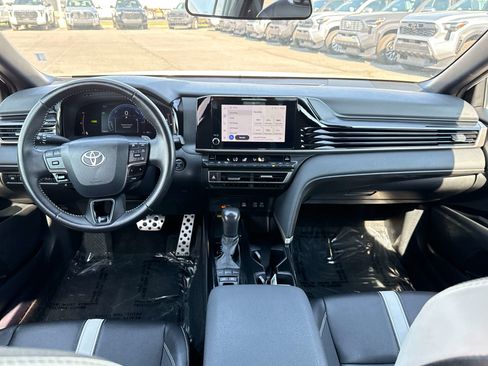 Used 2025 Toyota Camry SE FWD image 14