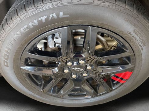 Used 2023 Chevrolet Traverse Premier w/ Redline Edition AWD/4WD image 2