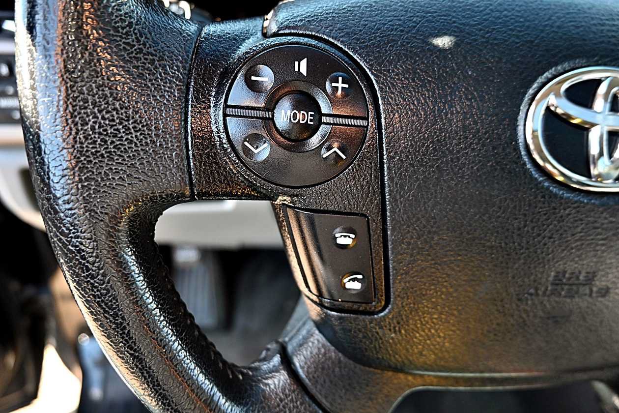 Used 2013 Toyota Sequoia Platinum AWD/4WD image 29