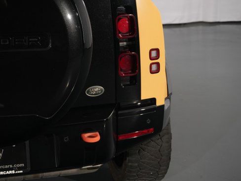 Used 2023 Land Rover Defender 90 X-Dynamic SE AWD/4WD image 22