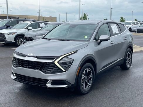 Used 2024 Kia Sportage LX image 3