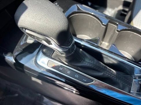 Used 2025 Chevrolet Trax LT FWD image 8