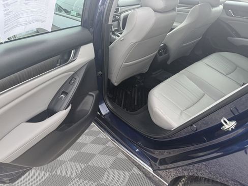 Used 2018 Honda Accord Touring image 15