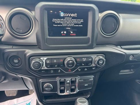 Used 2020 Jeep Gladiator Sport w/ Quick Order Package 24S AWD/4WD image 15