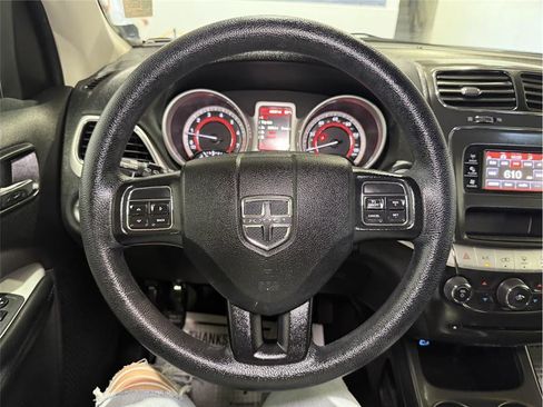 Used 2019 Dodge Journey SE image 32