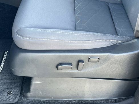 Used 2025 Nissan Frontier SV w/ SV Convenience Package RWD image 16