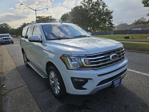 Used 2020 Ford Expedition XLT w/ Equipment Group 202A AWD/4WD image 9