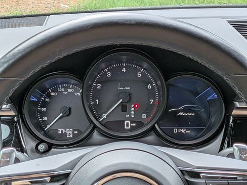 Certified 2023 Porsche Macan AWD/4WD image 10