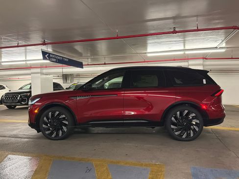 New 2026 Lincoln Nautilus Reserve w/ Jet Appearance Package AWD/4WD image 4