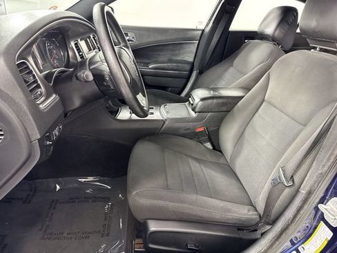 Used 2013 Dodge Charger SE RWD image 4