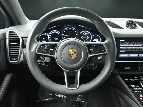 Used 2023 Porsche Cayenne Coupe image 25