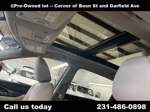 Used 2016 Nissan Rogue SL w/ SL Premium Package AWD/4WD image 13