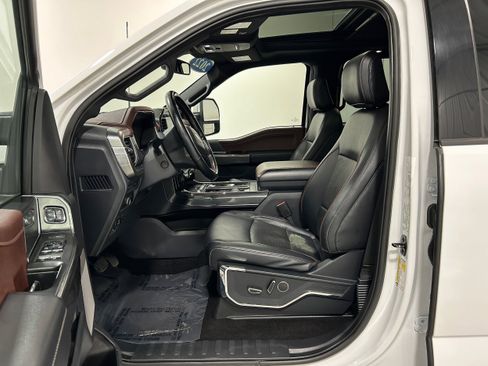 Used 2022 Ford F150 Lariat w/ Equipment Group 502A High AWD/4WD image 4