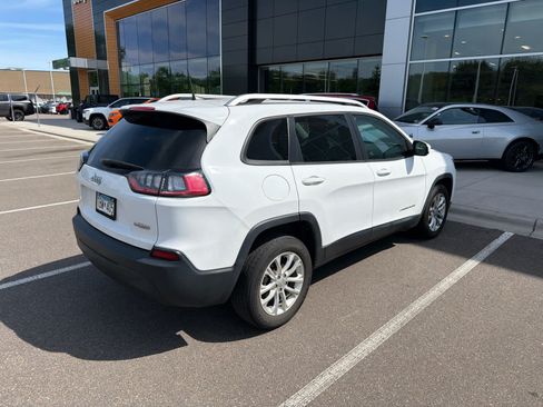Used 2020 Jeep Cherokee Latitude w/ Cold Weather Group FWD image 6