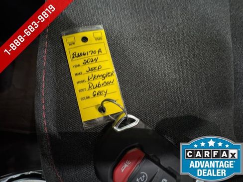 Used 2024 Jeep Wrangler Rubicon w/ Convenience Group AWD/4WD image 27