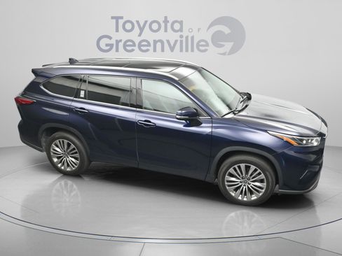 Used 2022 Toyota Highlander Platinum FWD image 18
