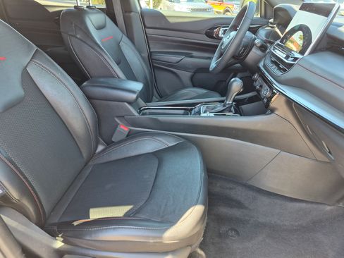Used 2025 Jeep Compass Trailhawk AWD/4WD image 23